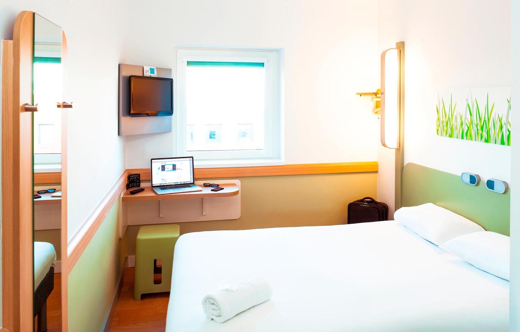 Ibis Budget Portsmouth Bagian luar foto