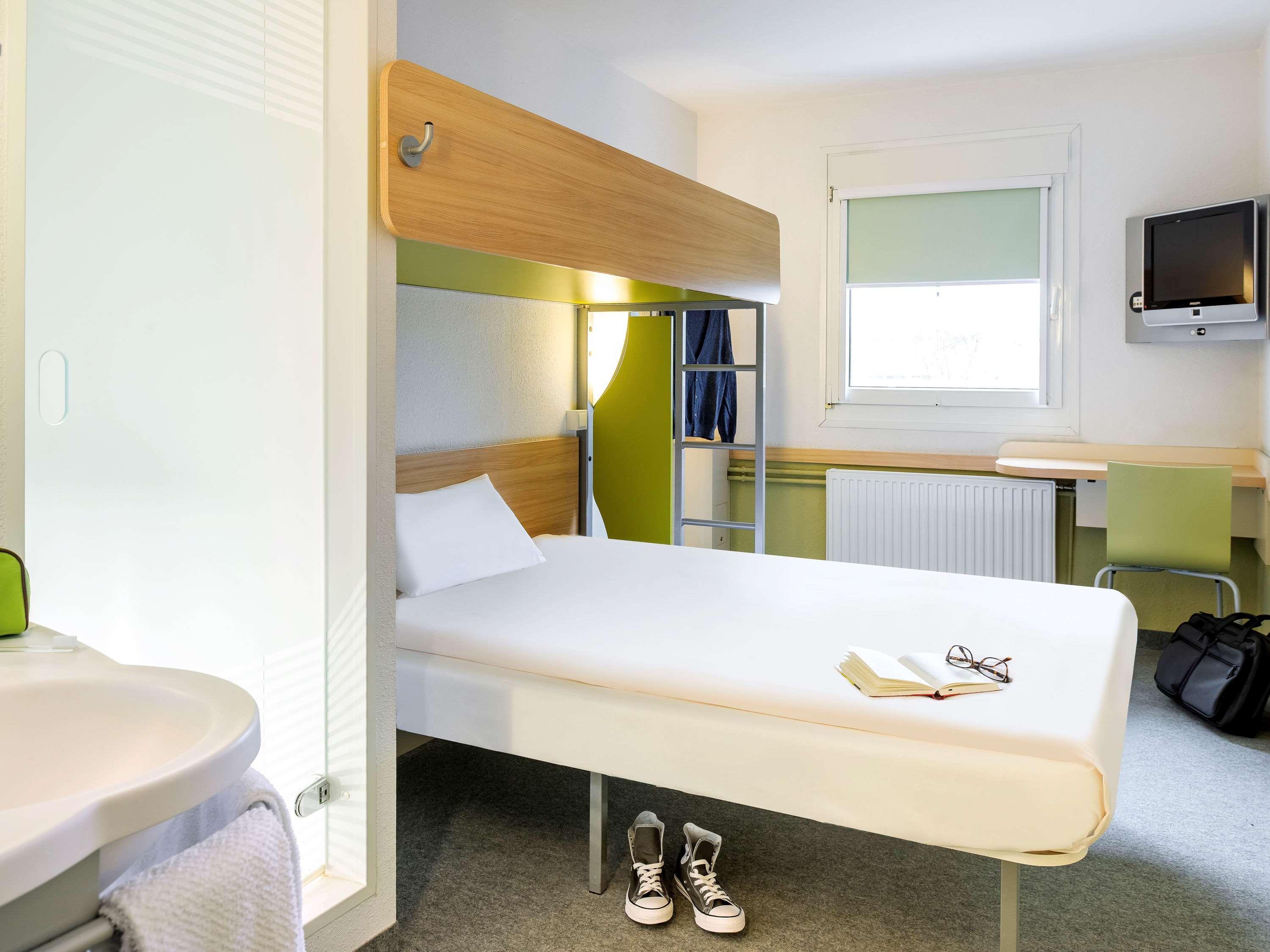 Ibis Budget Portsmouth Bagian luar foto