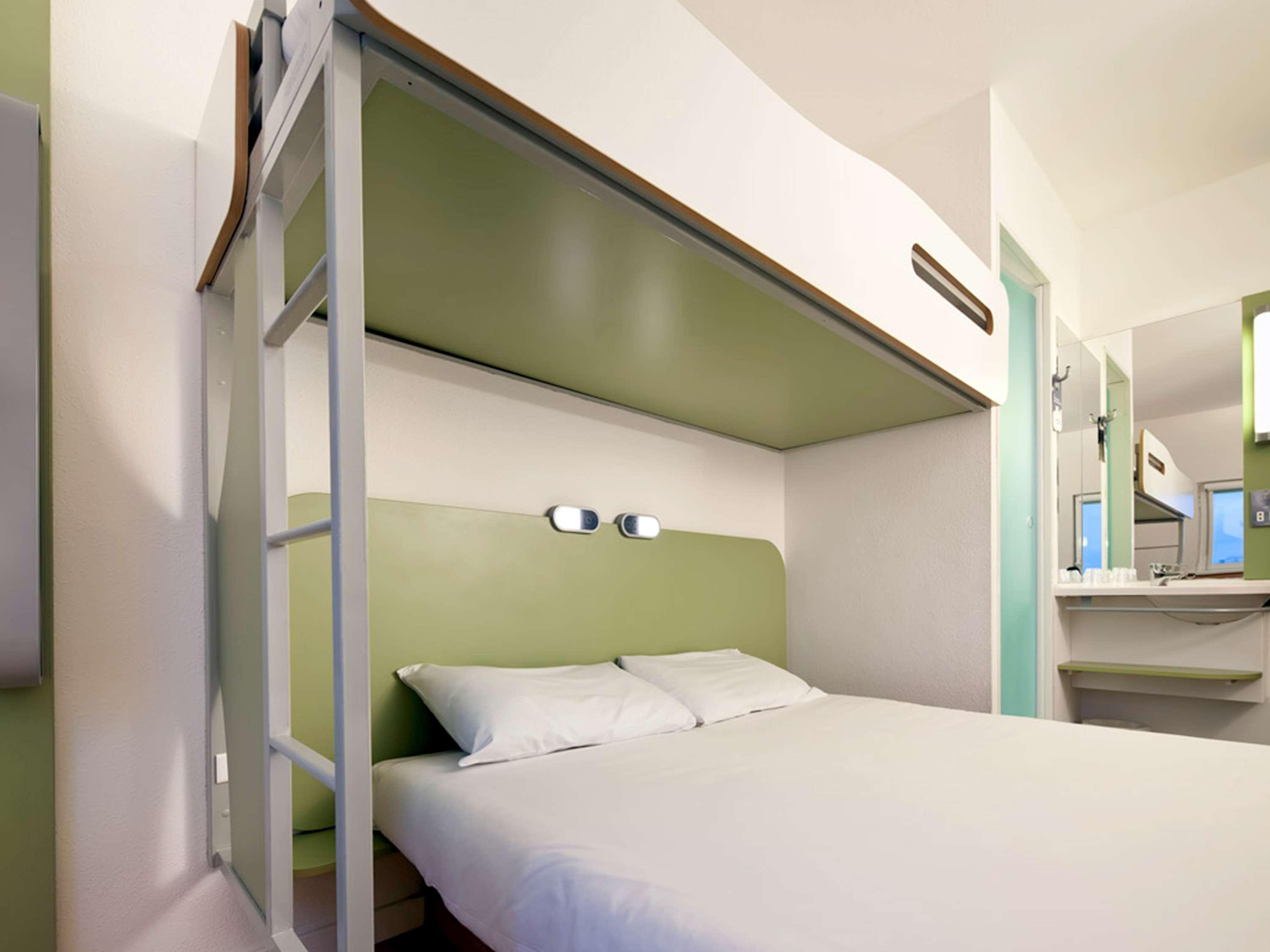Ibis Budget Portsmouth Bagian luar foto