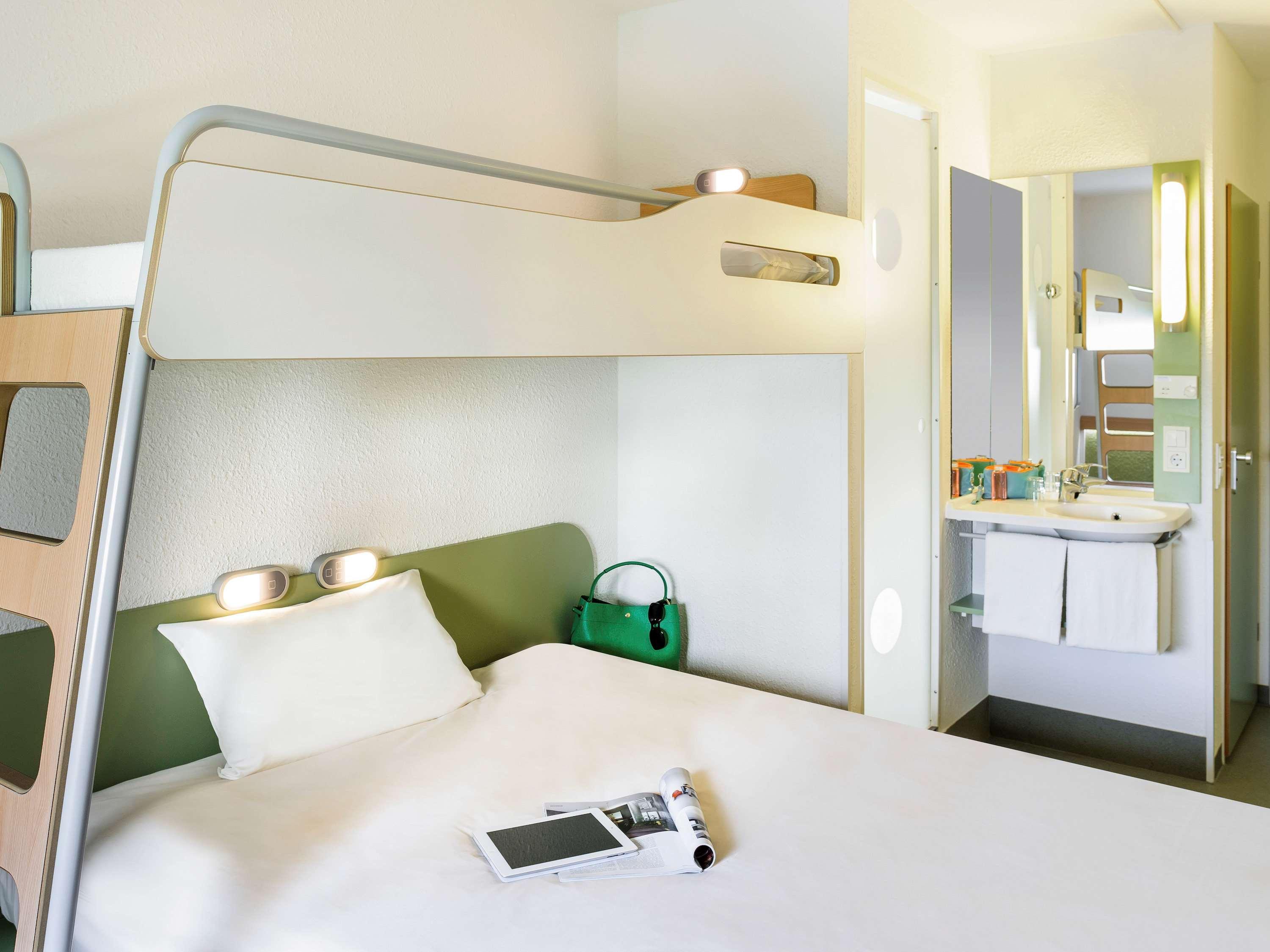 Ibis Budget Portsmouth Bagian luar foto
