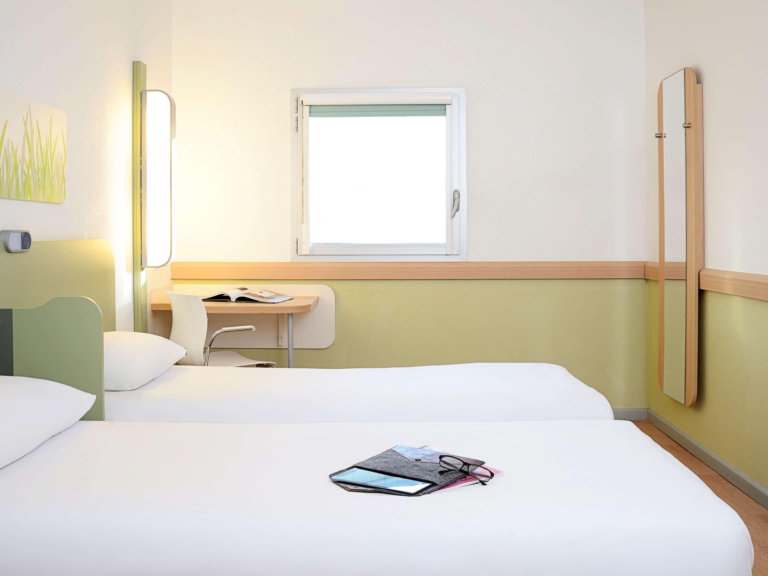 Ibis Budget Portsmouth Bagian luar foto