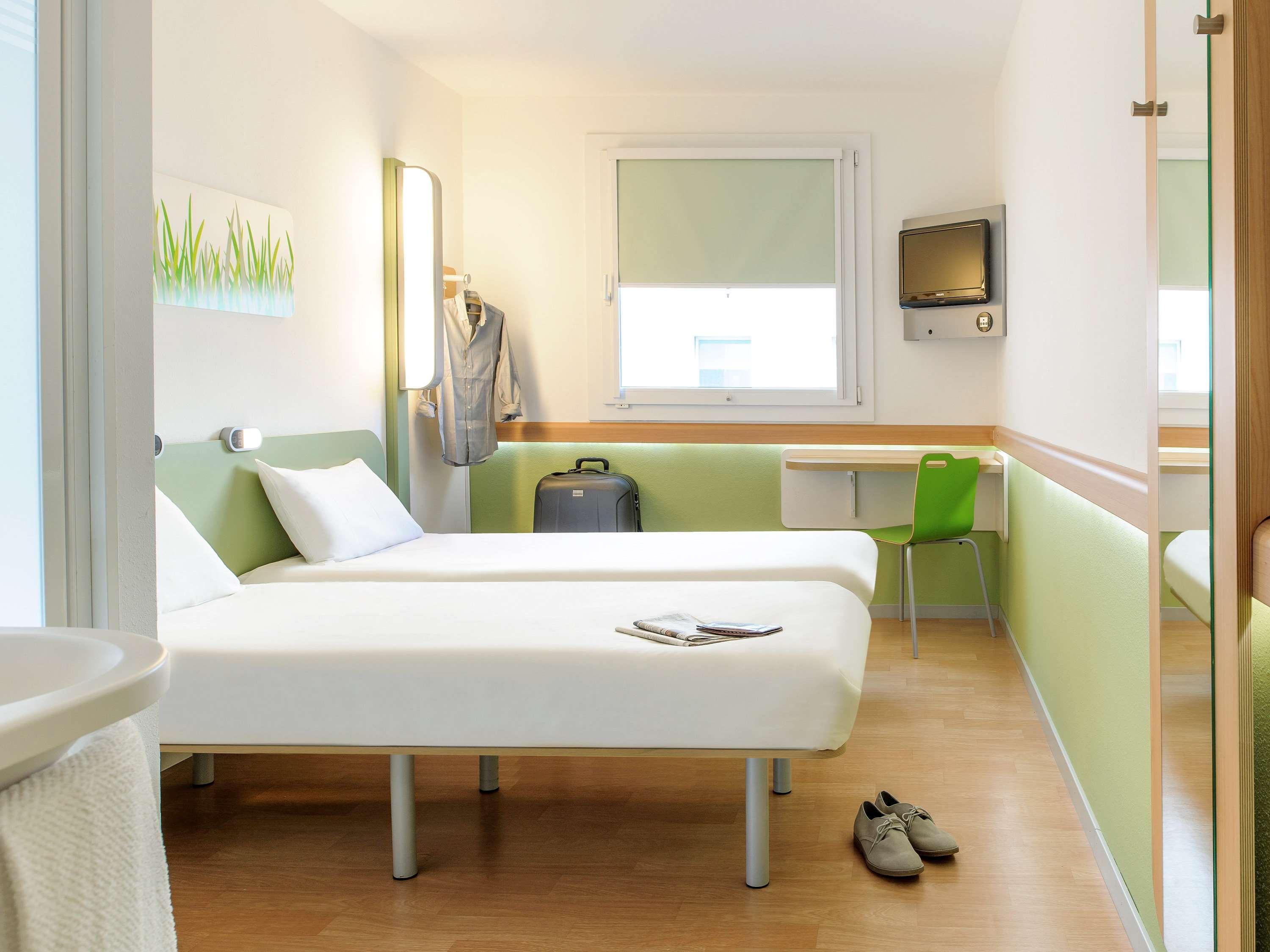 Ibis Budget Portsmouth Bagian luar foto