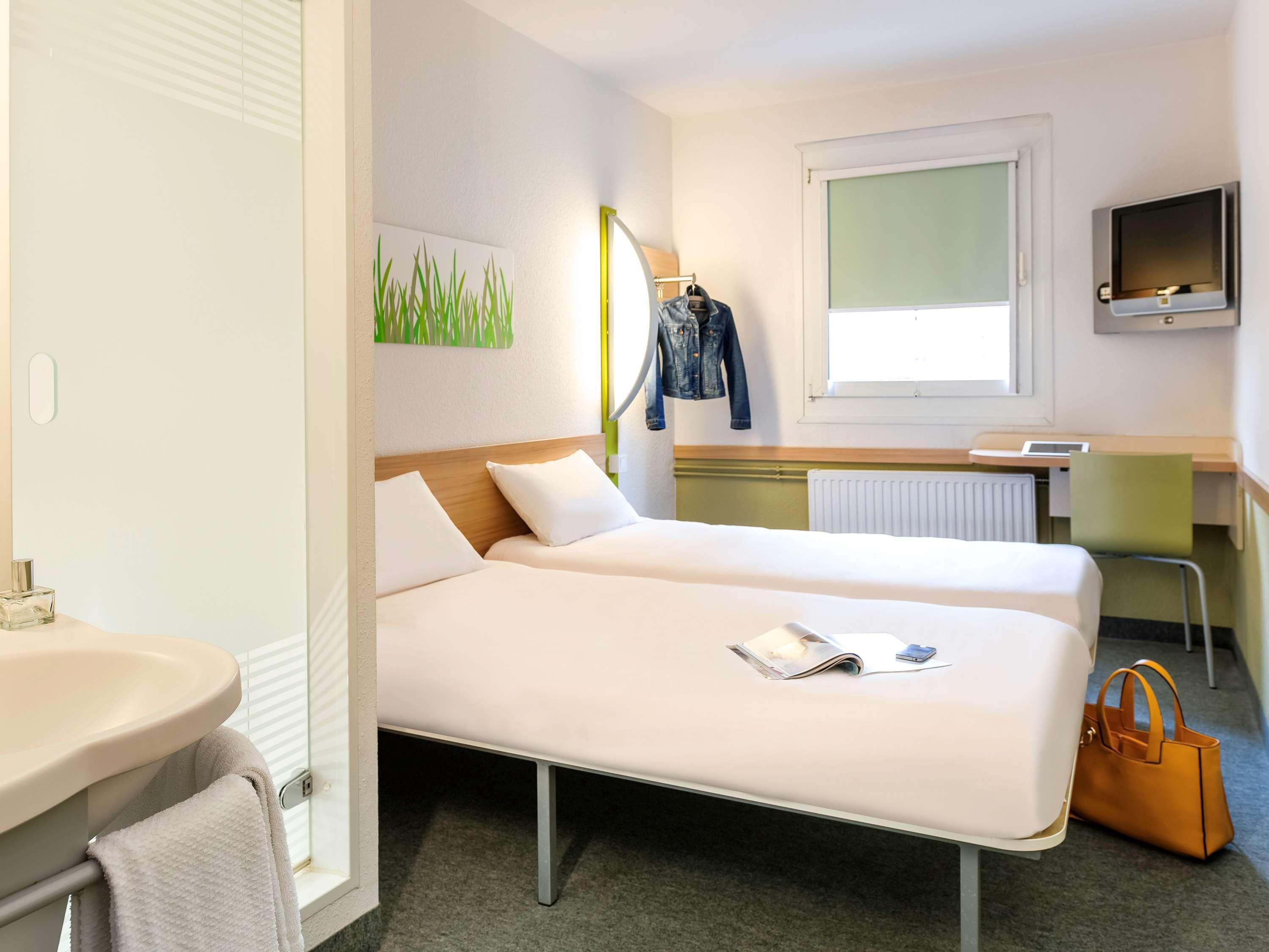 Ibis Budget Portsmouth Bagian luar foto