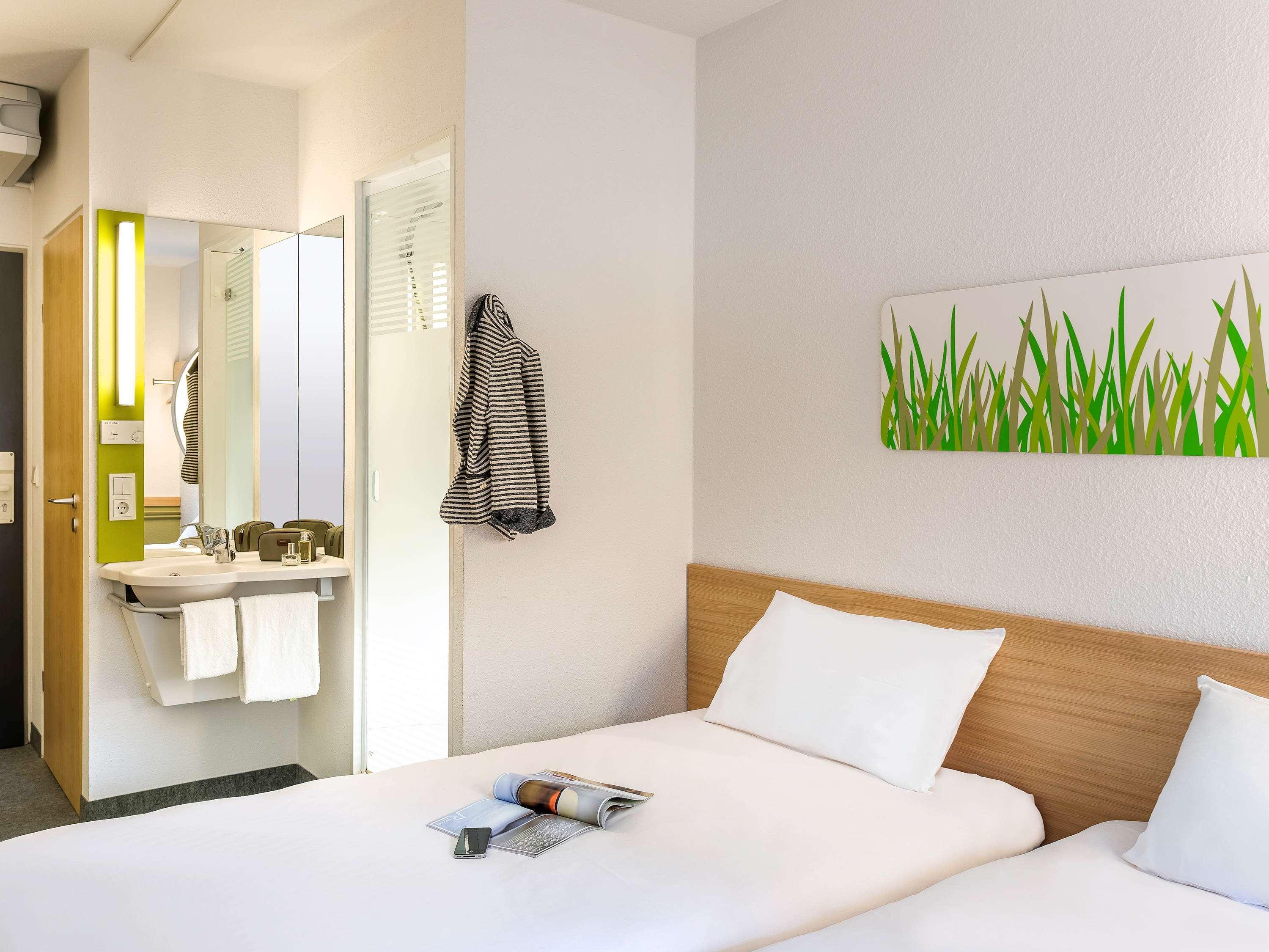 Ibis Budget Portsmouth Bagian luar foto