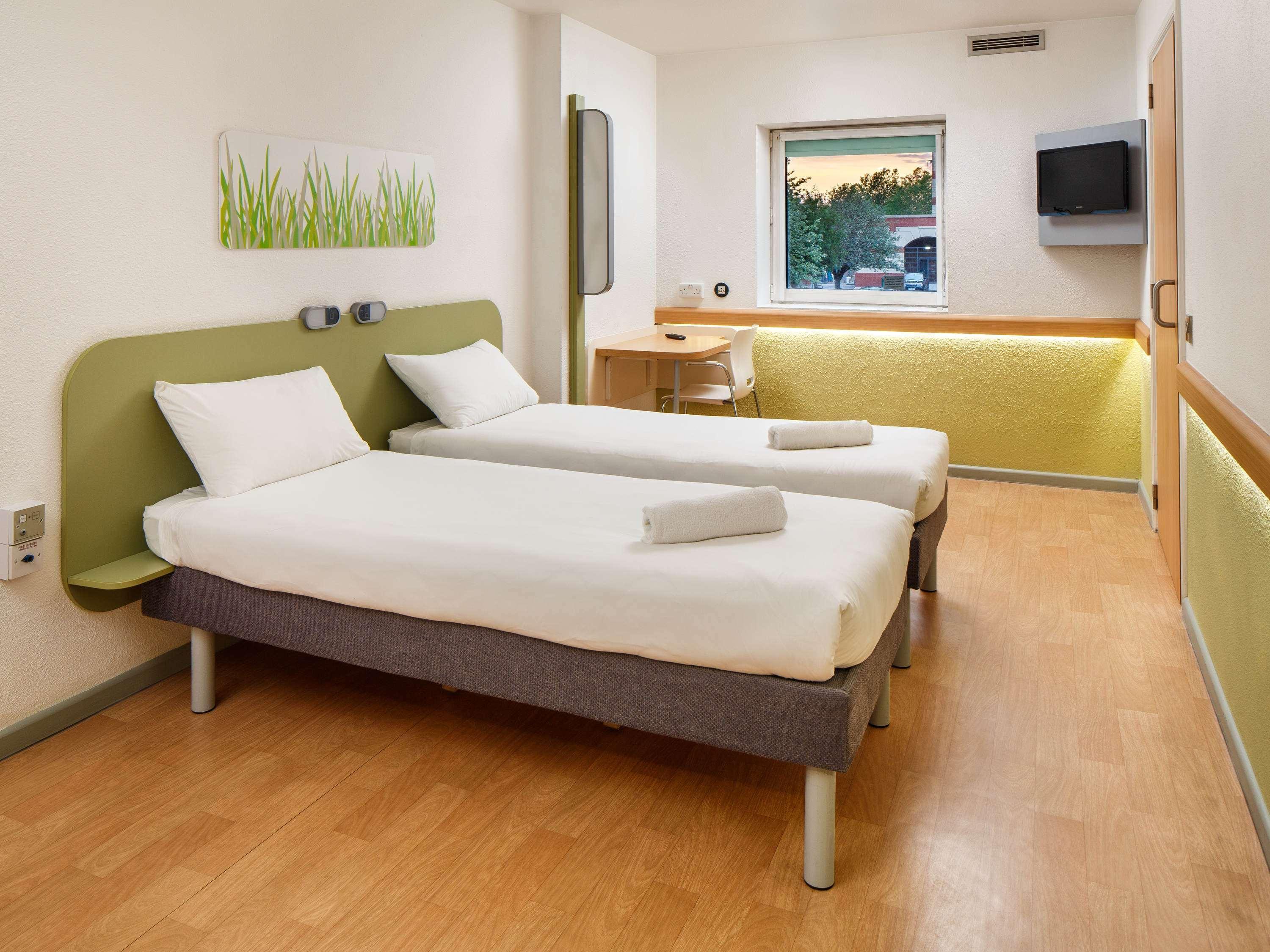 Ibis Budget Portsmouth Bagian luar foto