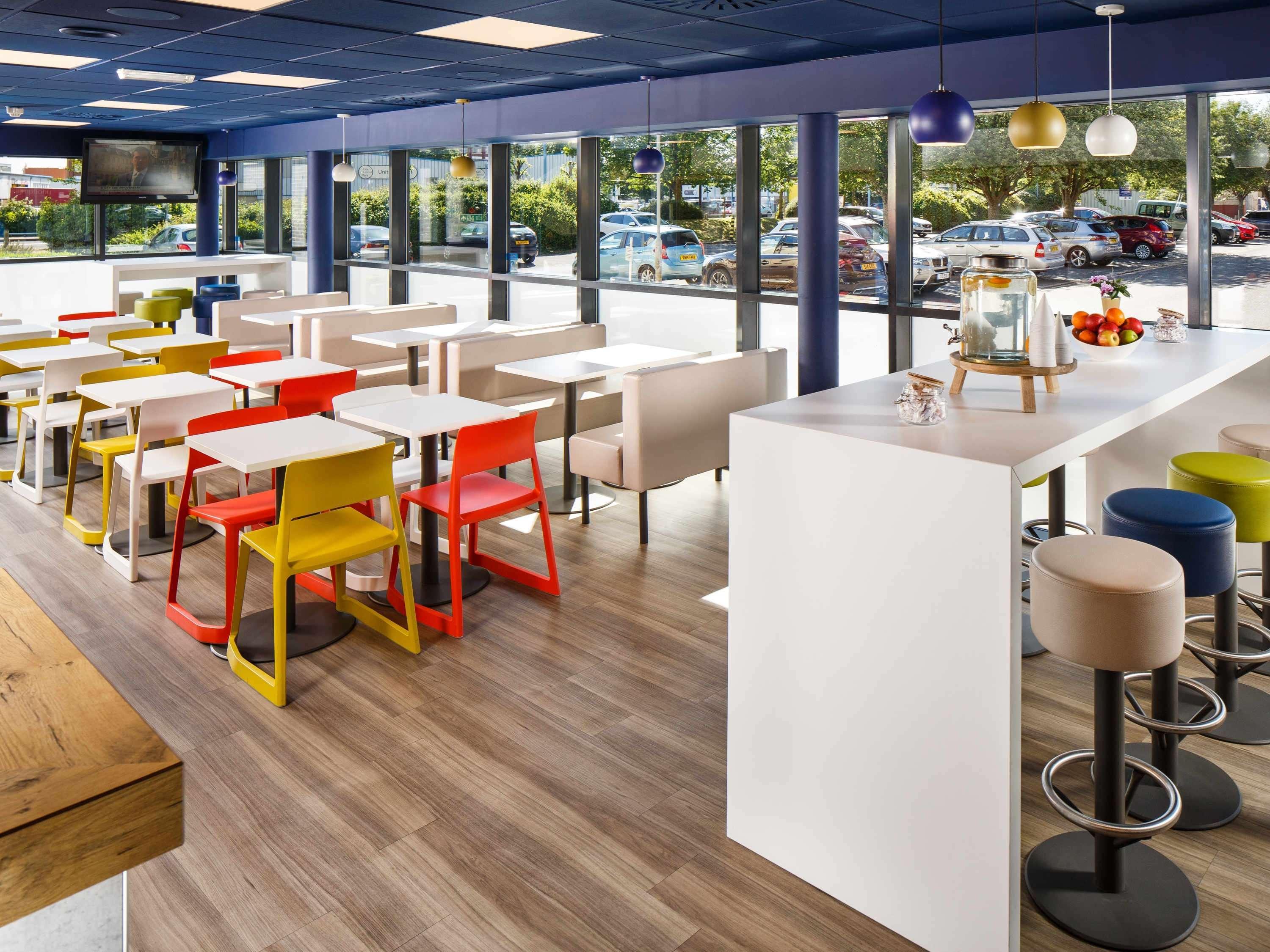 Ibis Budget Portsmouth Bagian luar foto