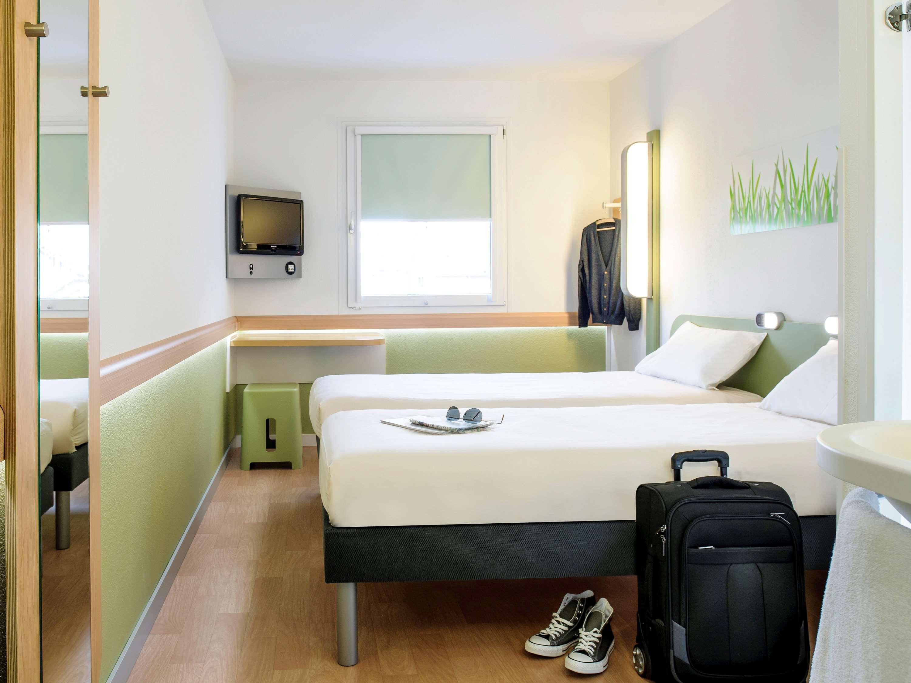 Ibis Budget Portsmouth Bagian luar foto