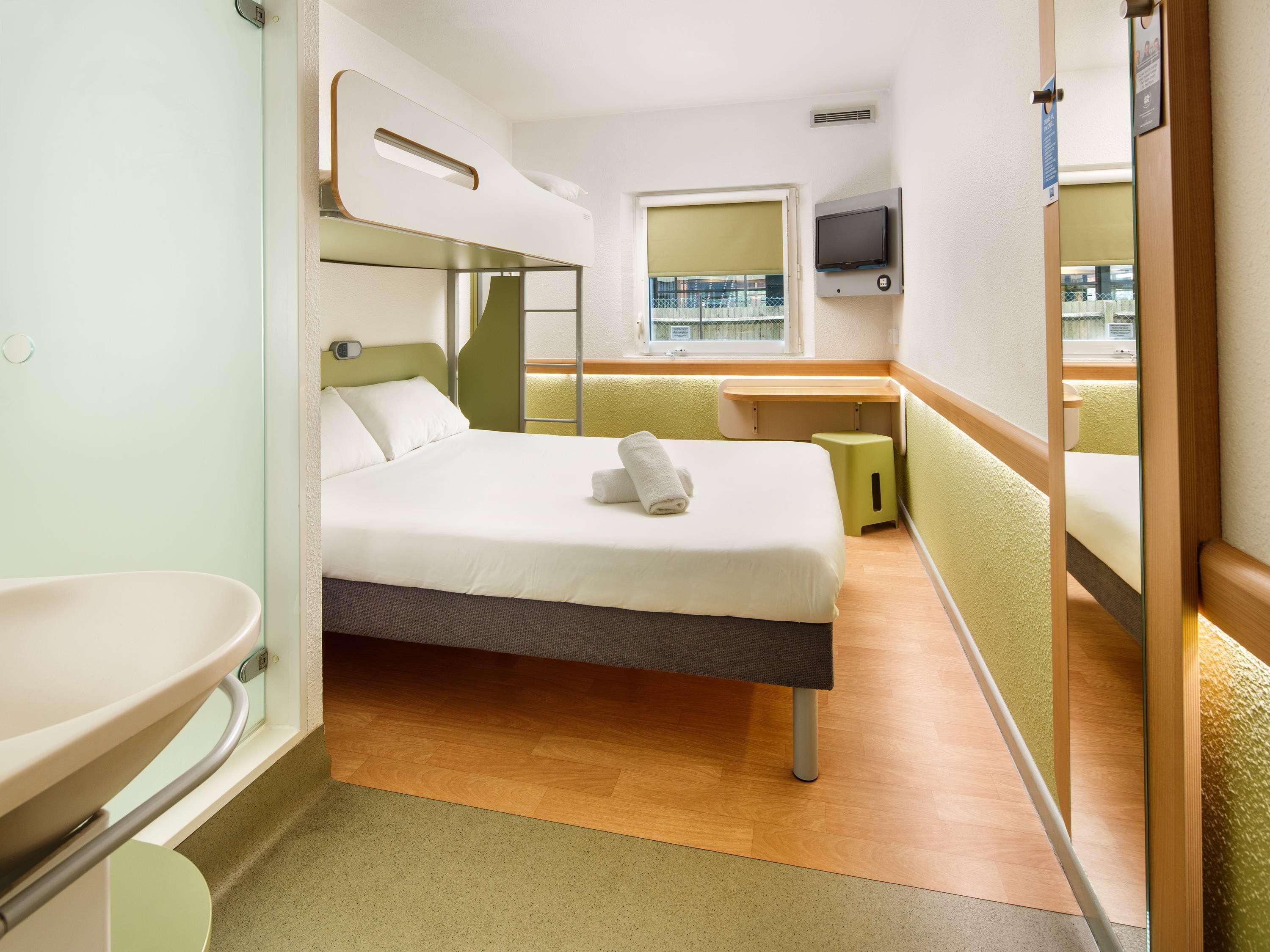 Ibis Budget Portsmouth Bagian luar foto