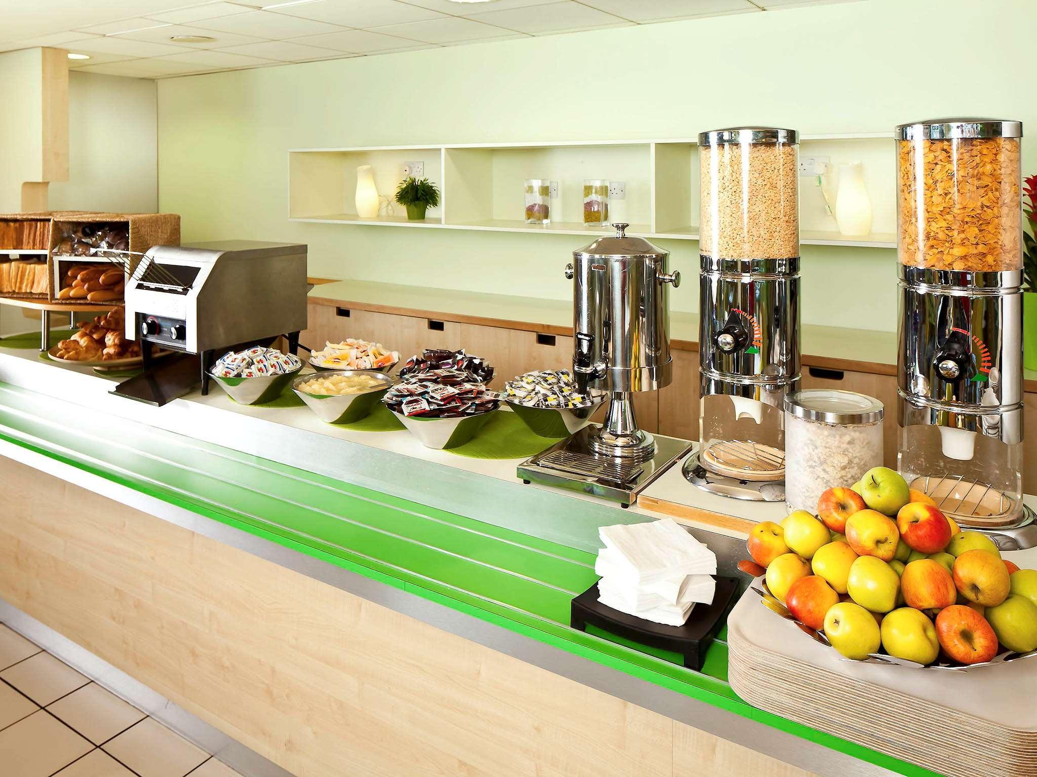 Ibis Budget Portsmouth Bagian luar foto