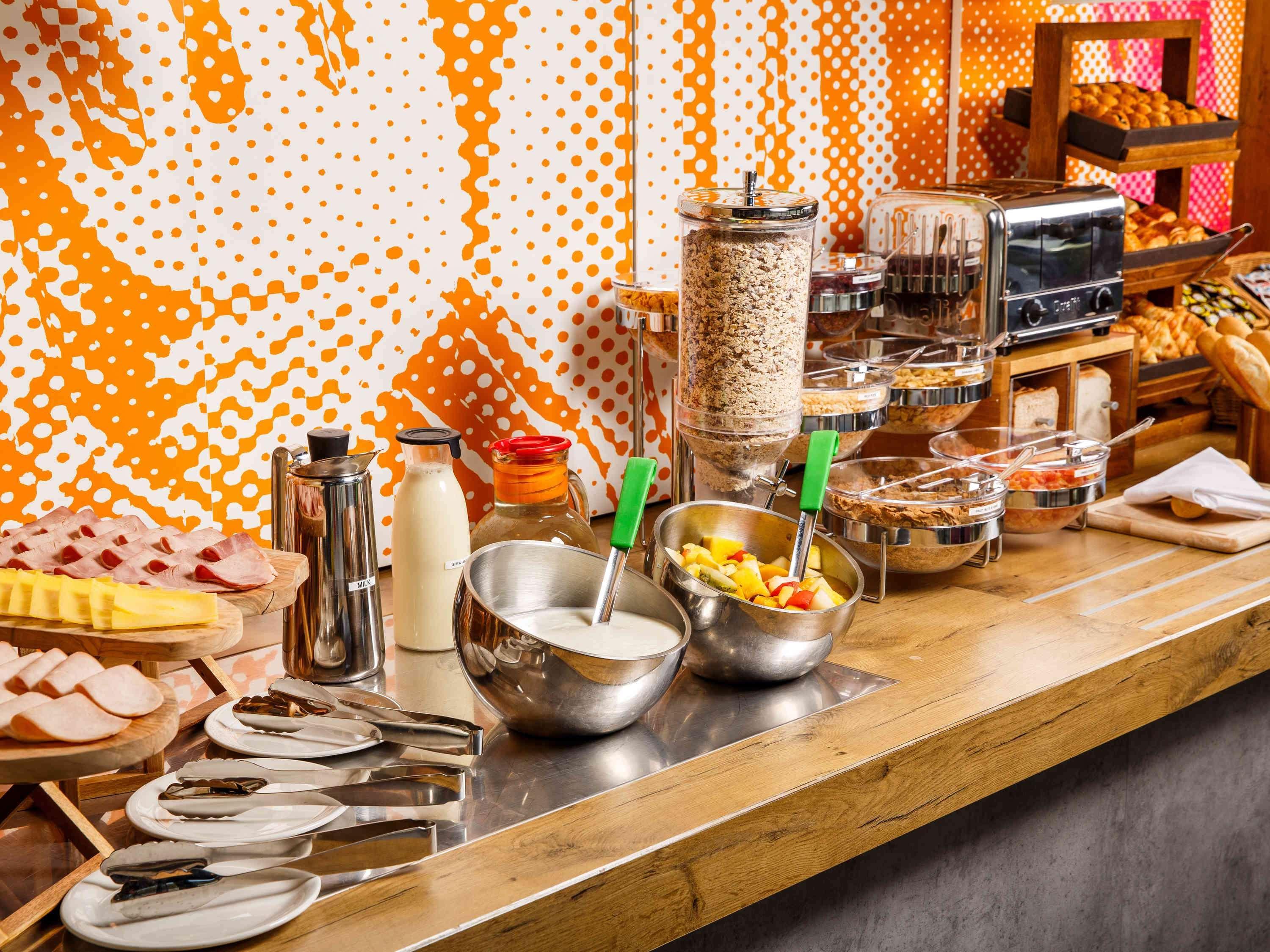 Ibis Budget Portsmouth Bagian luar foto
