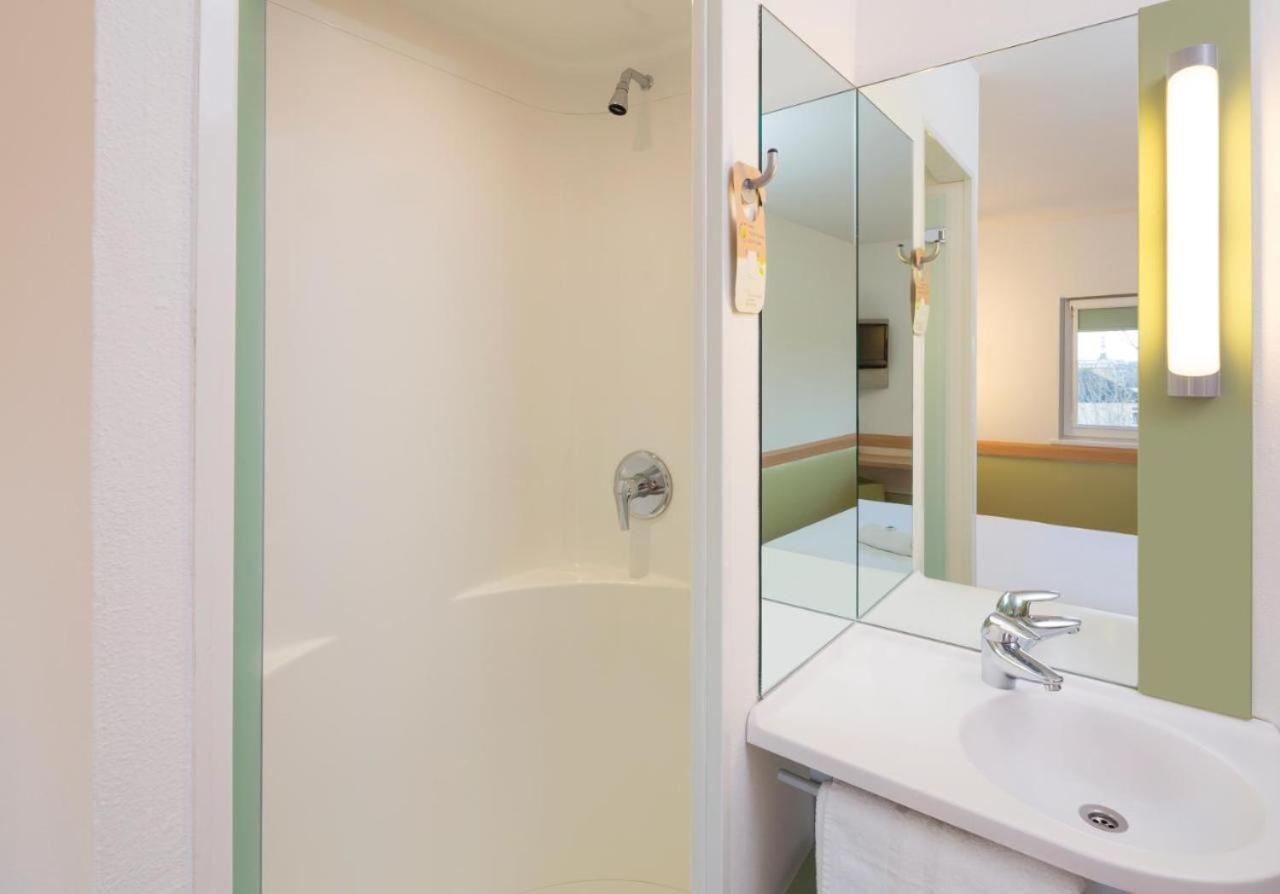 Ibis Budget Portsmouth Bagian luar foto