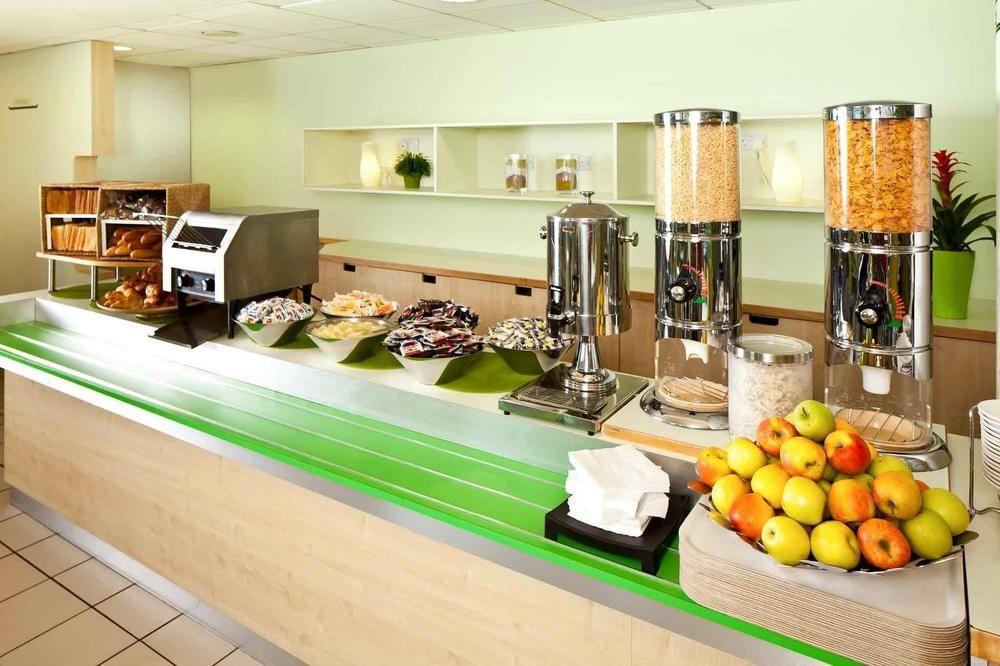 Ibis Budget Portsmouth Bagian luar foto