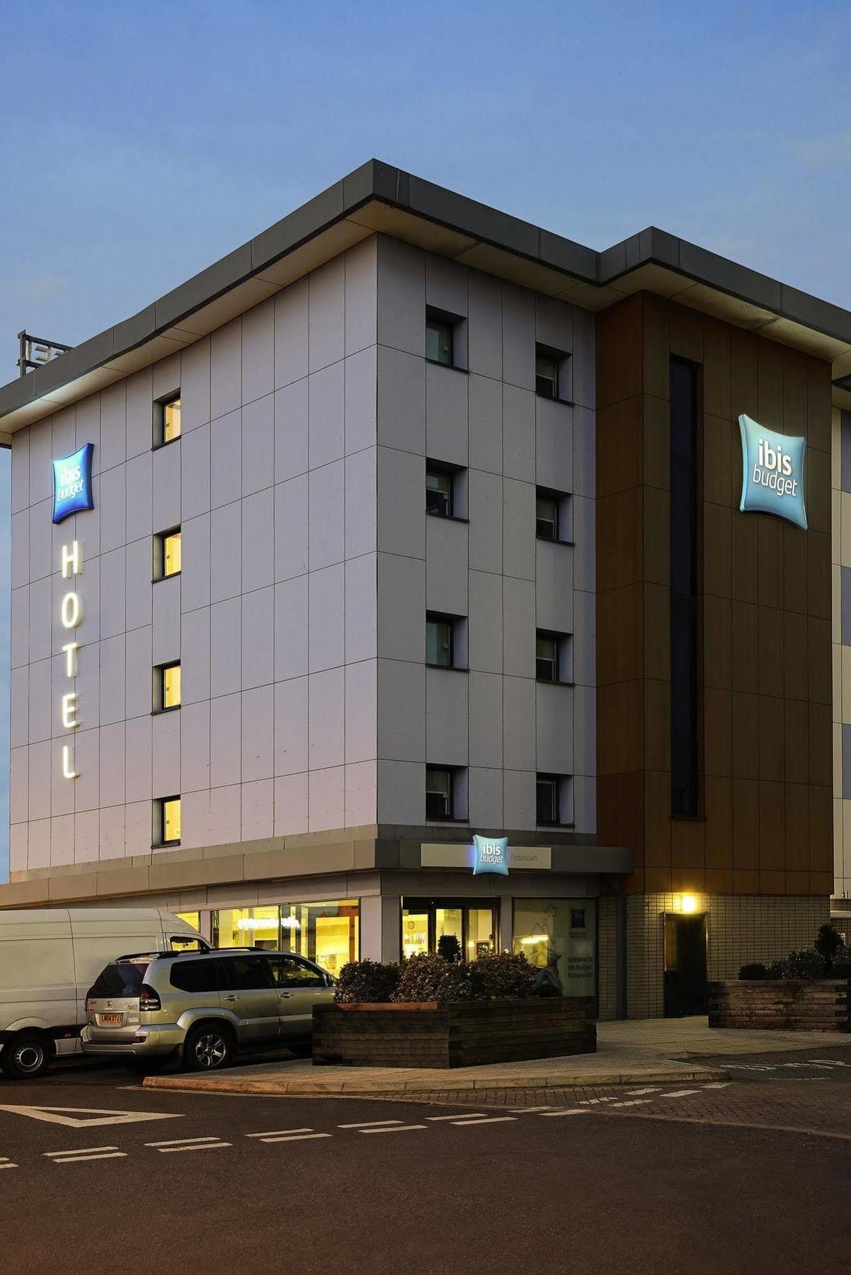 Ibis Budget Portsmouth Bagian luar foto