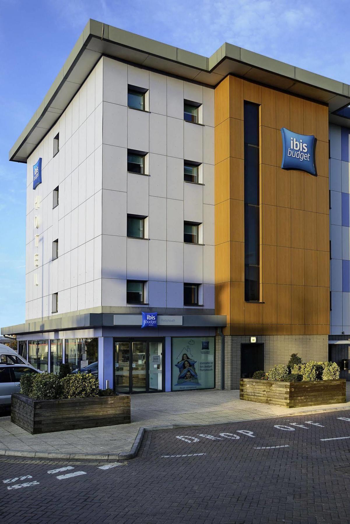 Ibis Budget Portsmouth Bagian luar foto