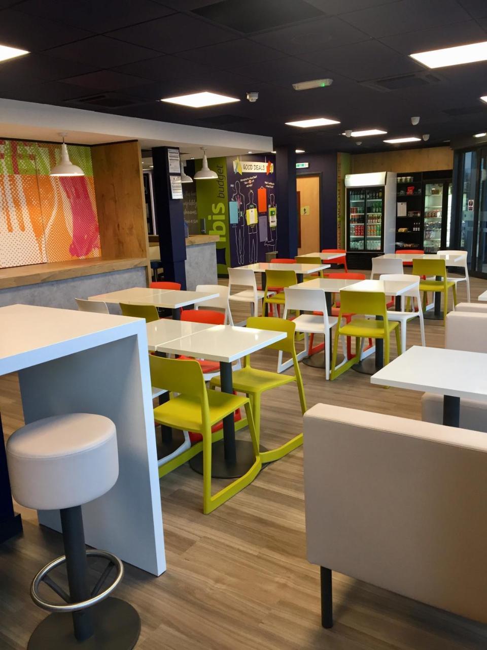 Ibis Budget Portsmouth Bagian luar foto