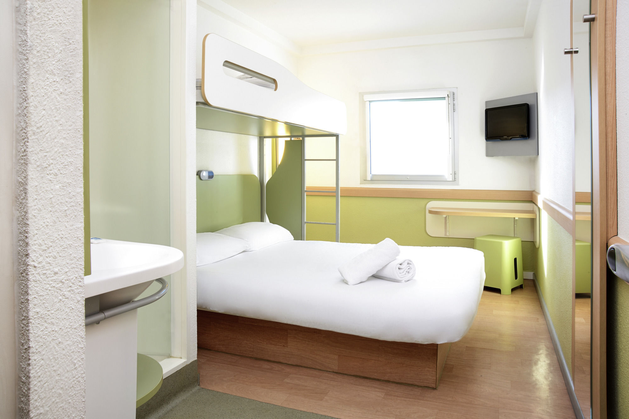 Ibis Budget Portsmouth Bagian luar foto