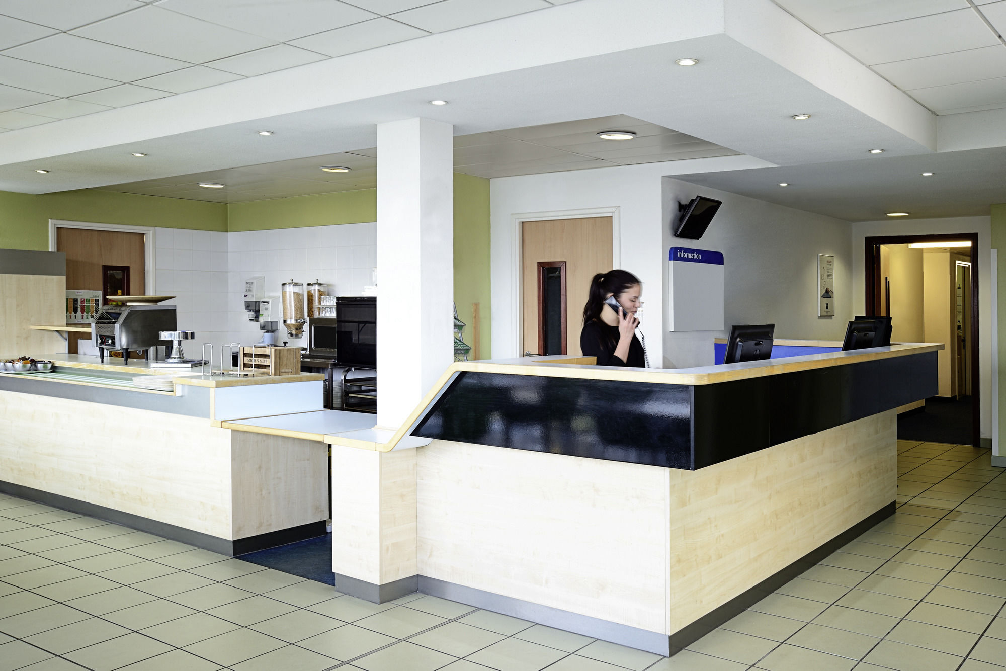 Ibis Budget Portsmouth Bagian luar foto